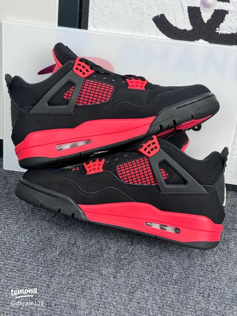 JORDAN 4