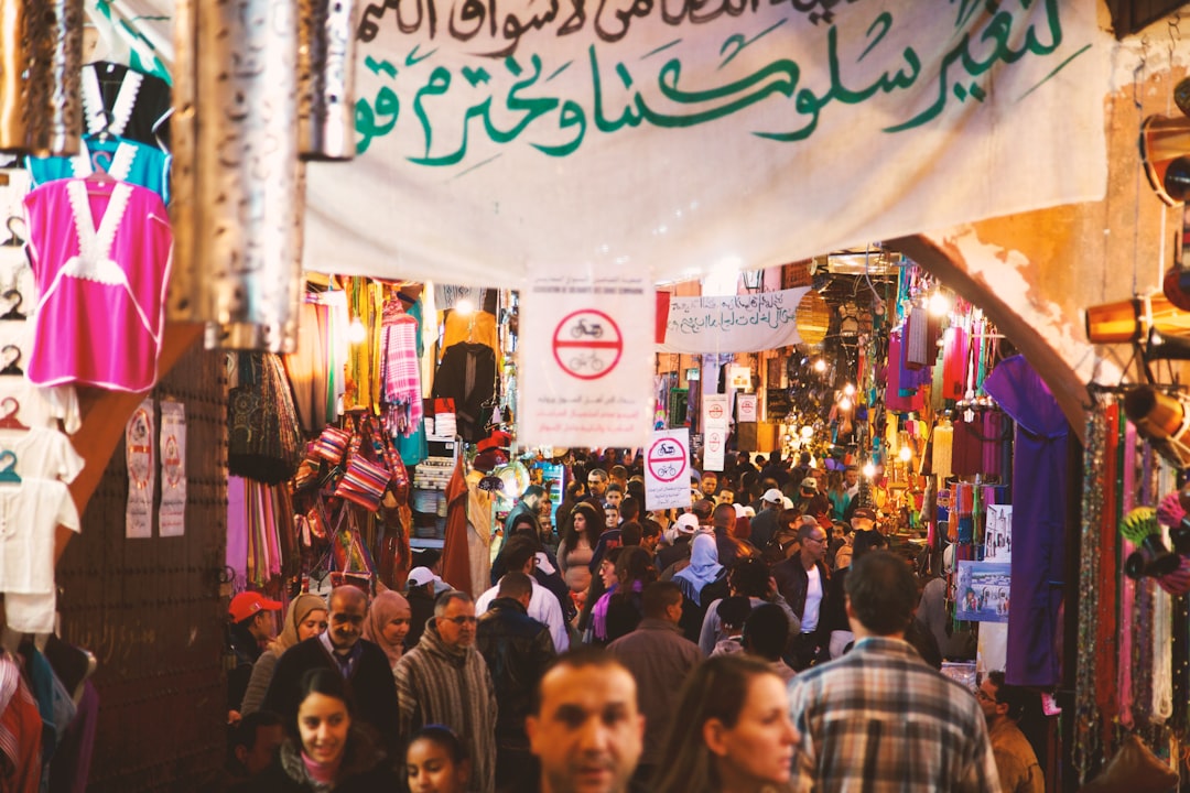 ملابس شتاء مغرب 2026: موضة القنيطرة وأبرز صيحات الدفء